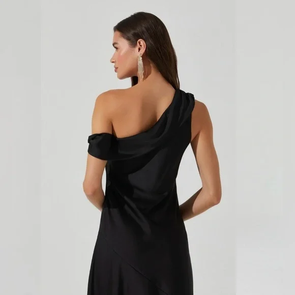 Astr The Label Orissa Satin Off-Shoulder Black Midi Dress XS NWT Holiday - Picture 3 of 7